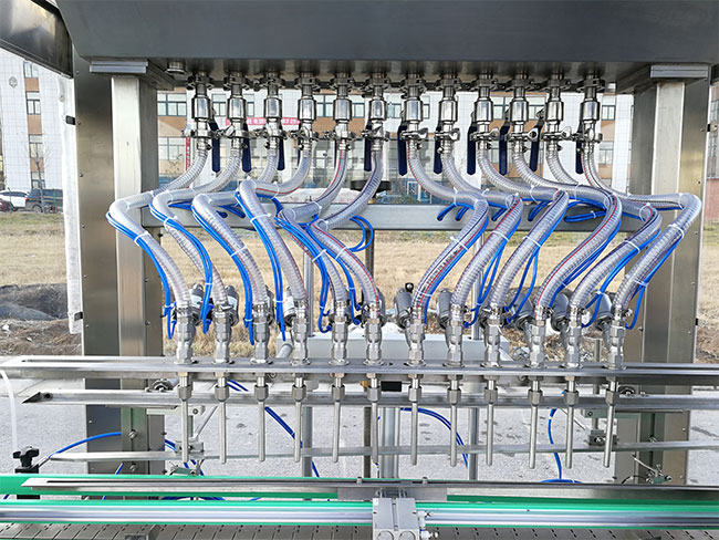 液體灌裝機(jī)細(xì)節(jié)展示