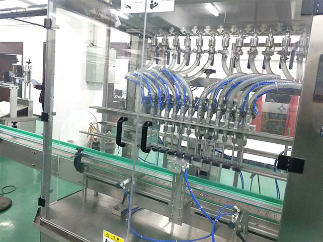 星火液體灌裝機(jī)展示