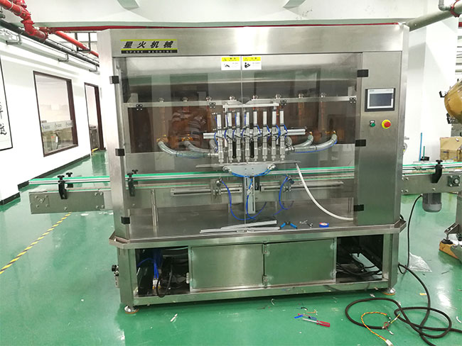 全自動醬料灌裝機設備展示