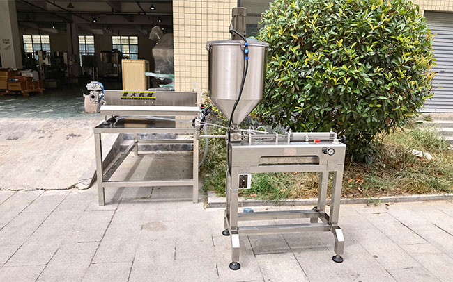 星火小型半自動(dòng)膏體灌裝機(jī)設(shè)備展示