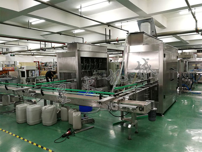 星火桶裝液體水溶肥灌裝機設(shè)備展示