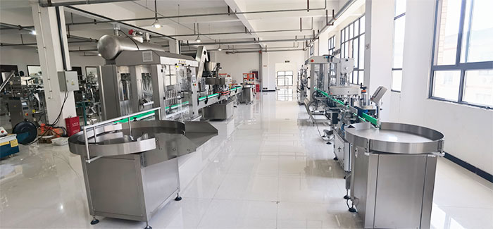 果汁果醬灌裝生產(chǎn)線設(shè)備實(shí)拍圖