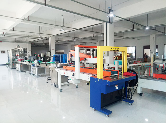 果汁果醬灌裝生產(chǎn)線設(shè)備拍攝圖